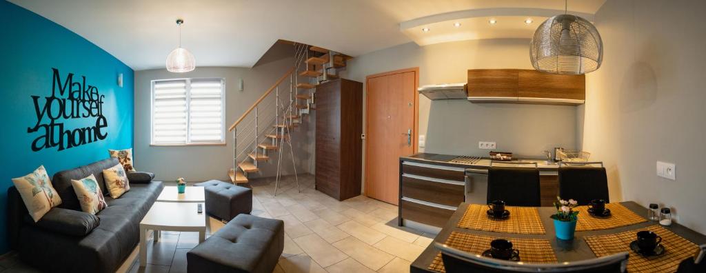 Kuchyňa alebo kuchynka v ubytovaní Apartamenty TRZY KOLORY