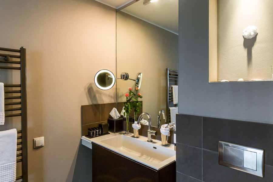 Kuchyň nebo kuchyňský kout v ubytování Hotel Künstlerquartier Seezeichen