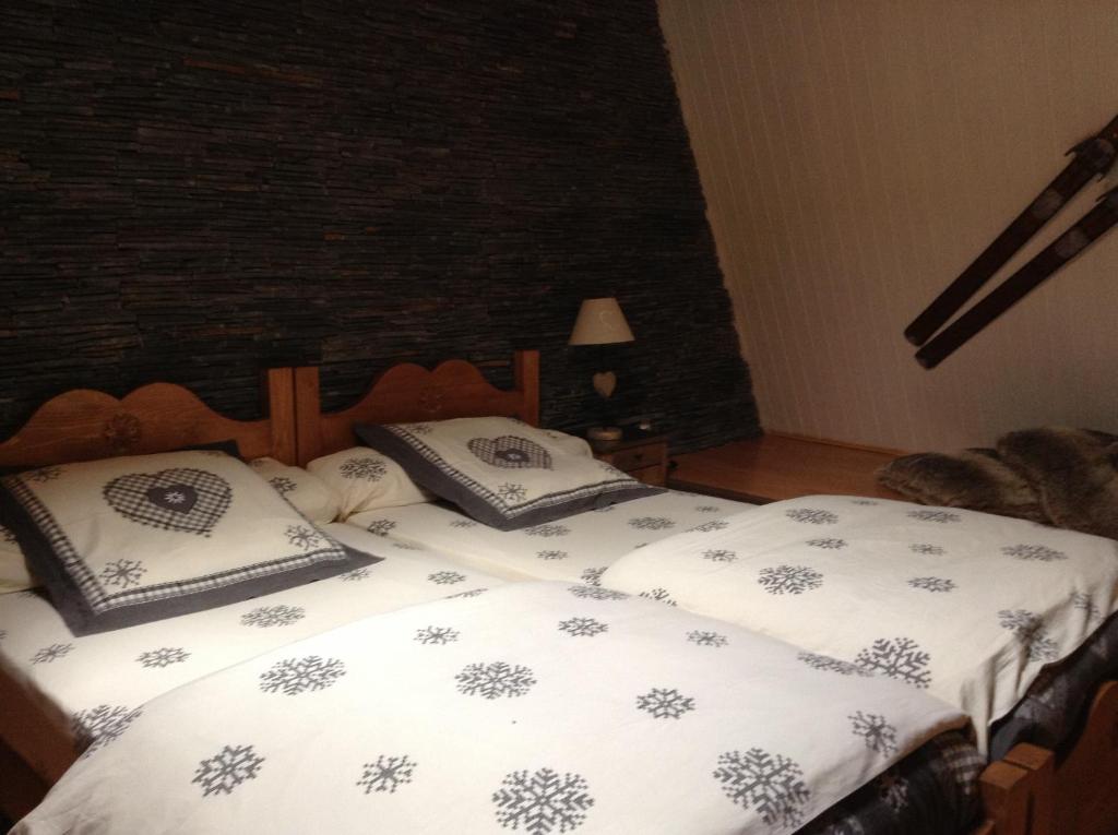 Postel nebo postele na pokoji v ubytování Hôtel Boule de Neige