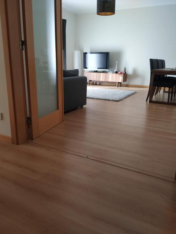 TV a/nebo společenská místnost v ubytování Apartamento Marina Olhão