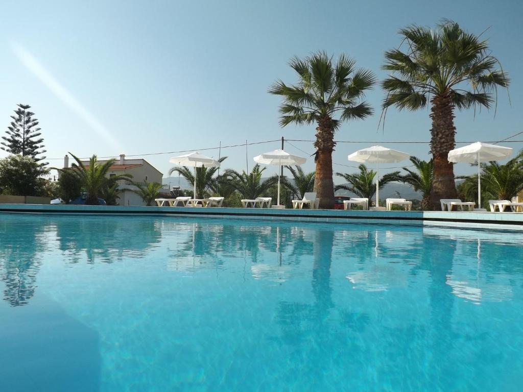 Bazén v ubytování Leonidas Hotel & Studios nebo v jeho okolí