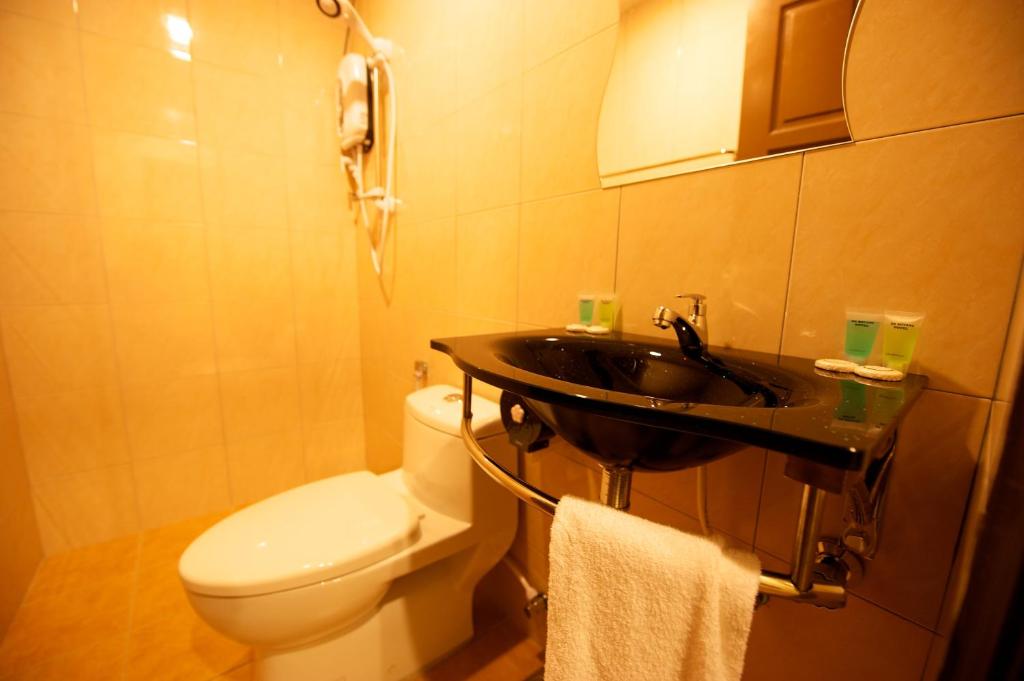 Koupelna v ubytování De Botani Hotel