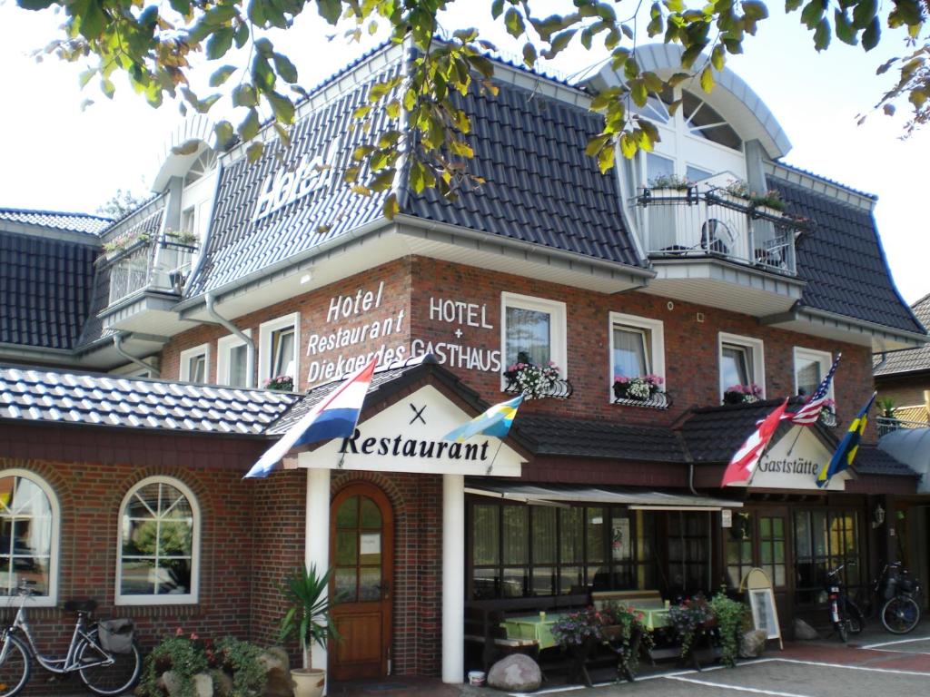 a hotel with a sign on the front of a building at Hotel Diekgerdes, Komfortzimmer in Cloppenburg