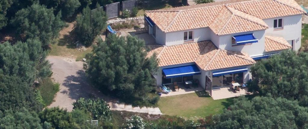 an aerial view of a large house with trees at Résidence hôtelière A TRAMA in Bonifacio