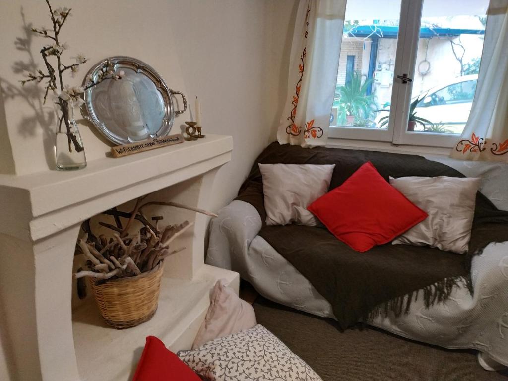 Spitaki Spata Airport Studio - 9