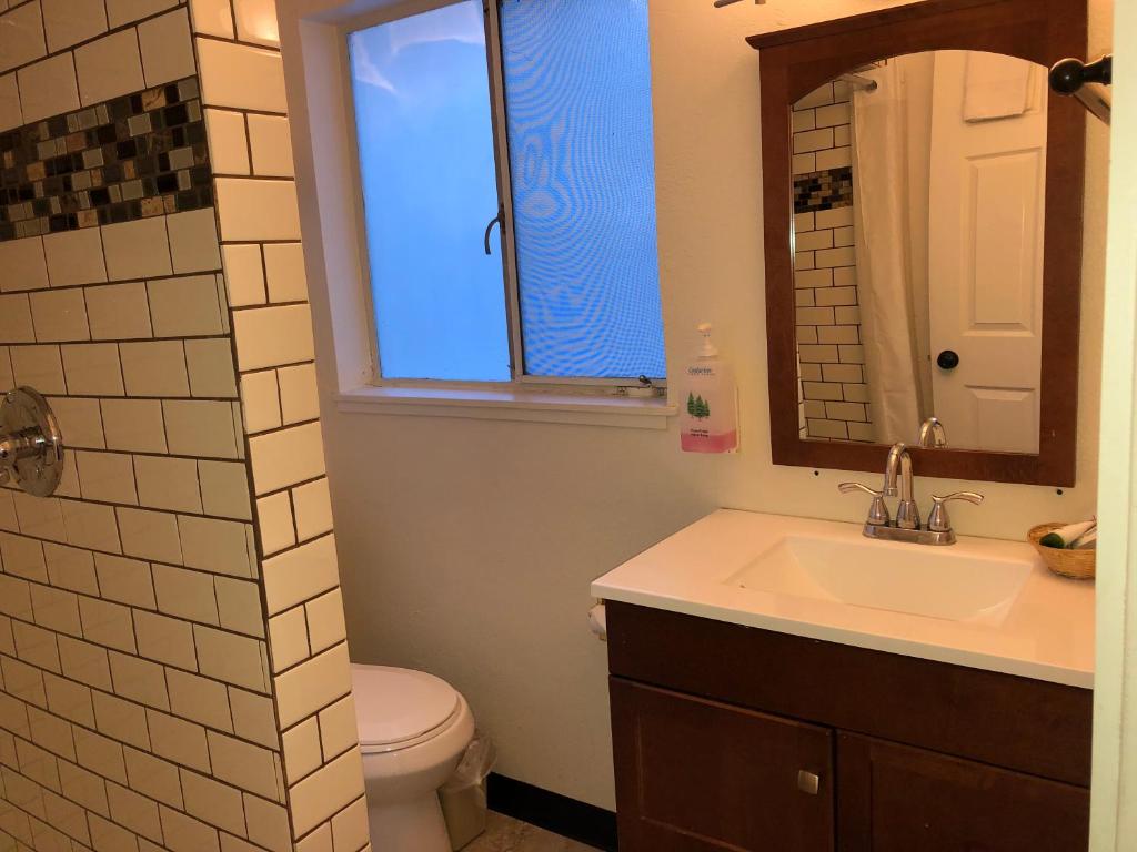 Cedar Inn & Suites - Queen Room Met Twee Queensize Bedden