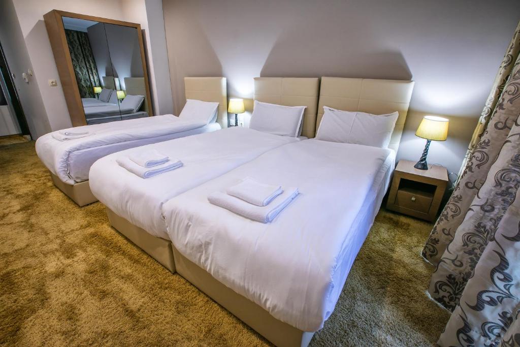 Postel nebo postele na pokoji v ubytování Hotel Andon Angelov