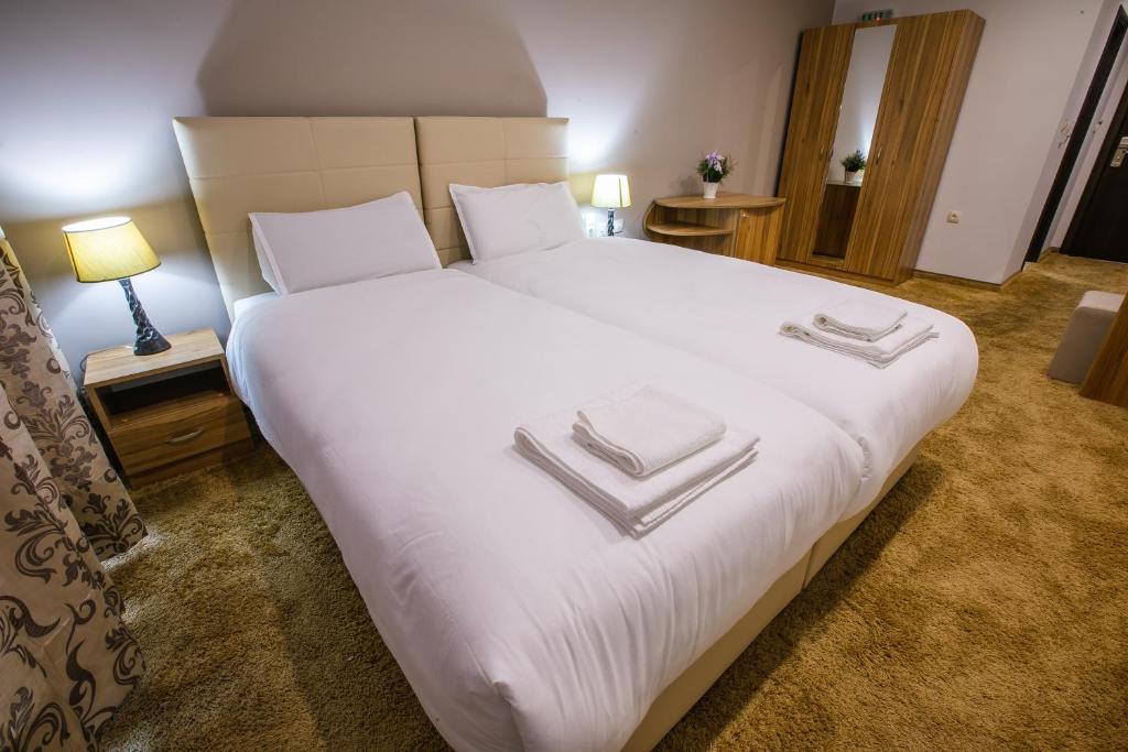 Postel nebo postele na pokoji v ubytování Hotel Andon Angelov