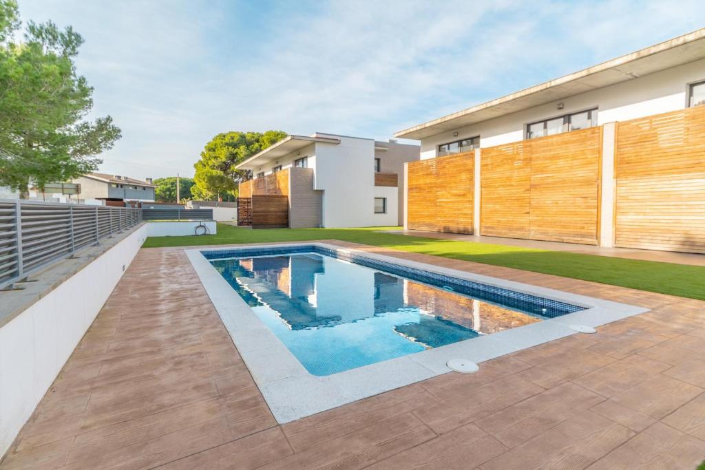 Bazén v ubytovaní Holiday Home Janet alebo v jeho blízkosti