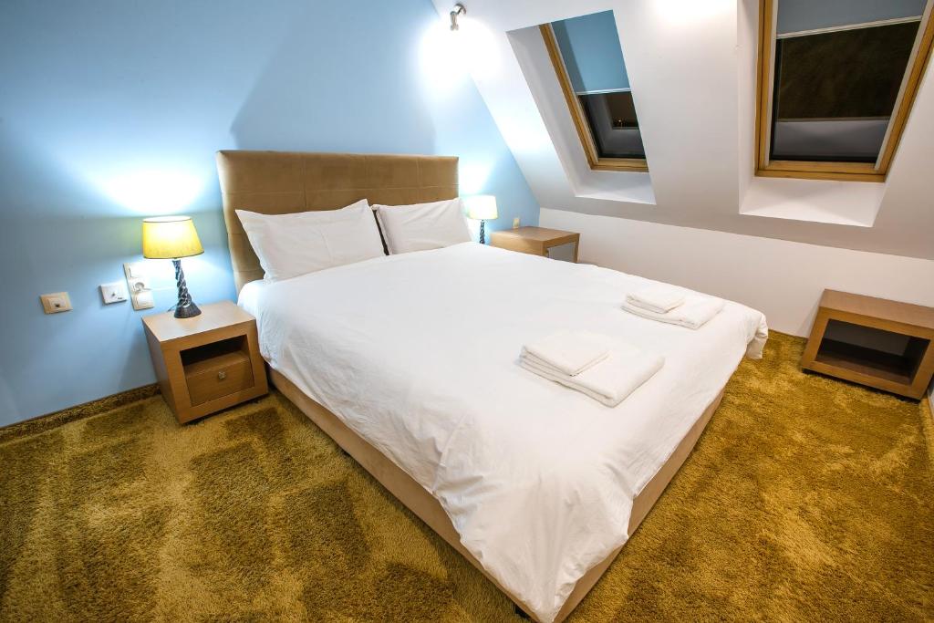 Postel nebo postele na pokoji v ubytování Hotel Andon Angelov