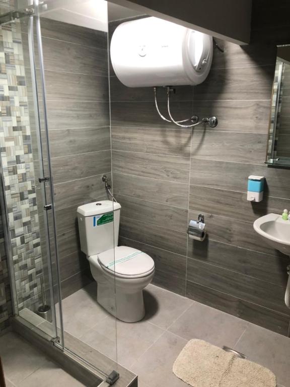 A bathroom at Gros Hotel - Leskovac