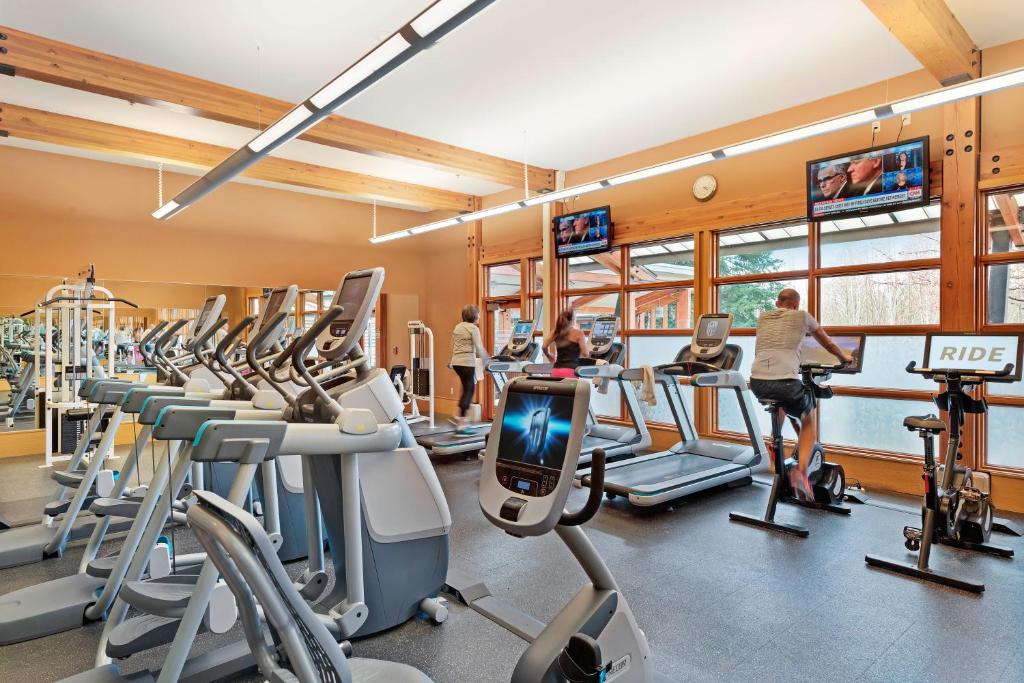 Fitness centrum a/nebo fitness zařízení v ubytování Cedarbrook Lodge