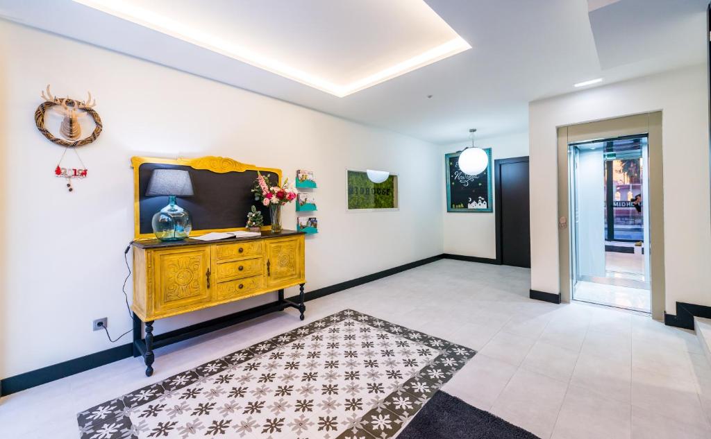 MidHouse Leon - Housity