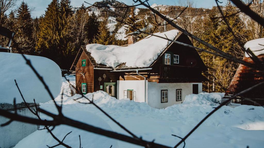 Stegerhütte during the winter