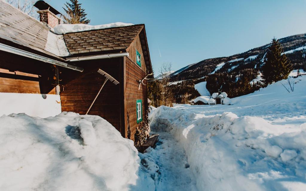 Stegerhütte during the winter