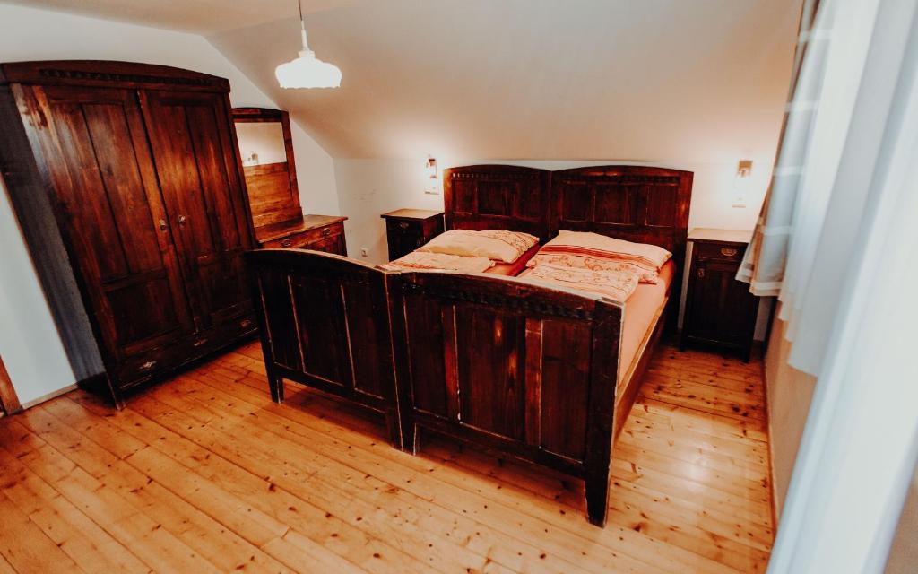 A bed or beds in a room at Stegerhütte
