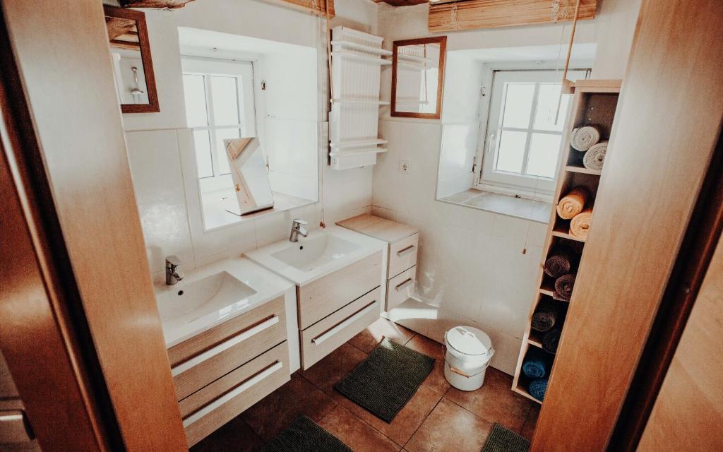 A bathroom at Stegerhütte