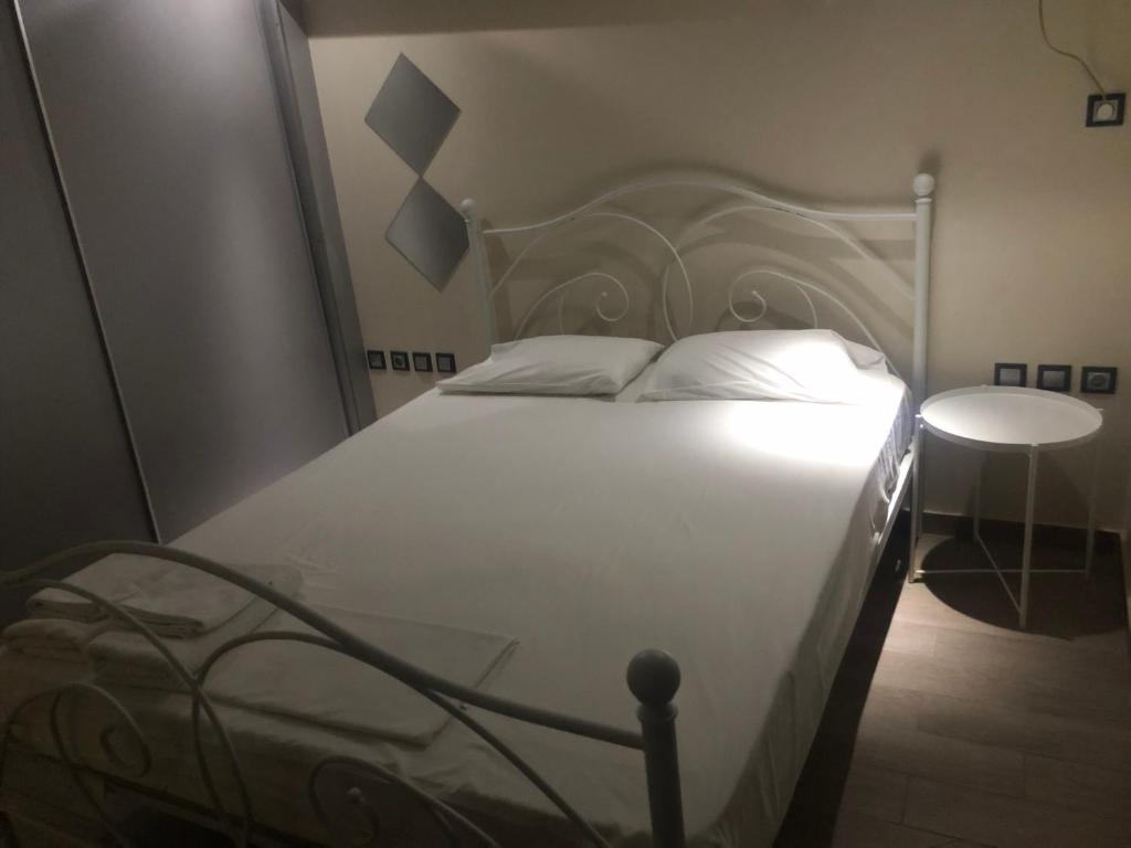 Postel nebo postele na pokoji v ubytování roomotel.com