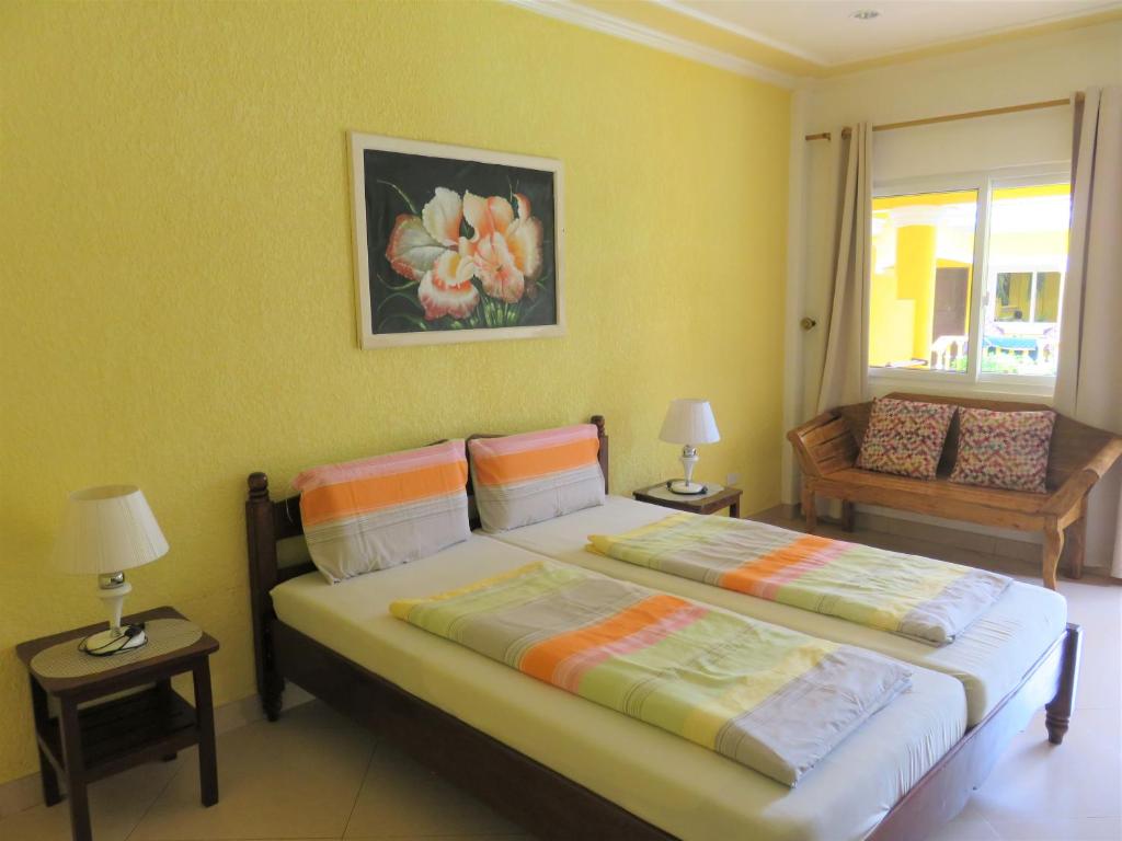 Postel nebo postele na pokoji v ubytování Malapascua Garden Resort
