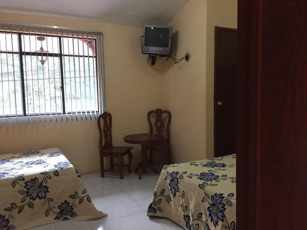 Postel nebo postele na pokoji v ubytování Hotel Lienzo Charro 1