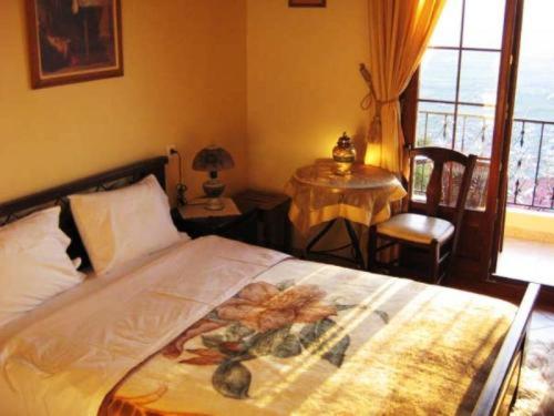 A bed or beds in a room at Gerakofolia Rooms to Let