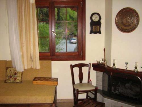 A seating area at Gerakofolia Rooms to Let