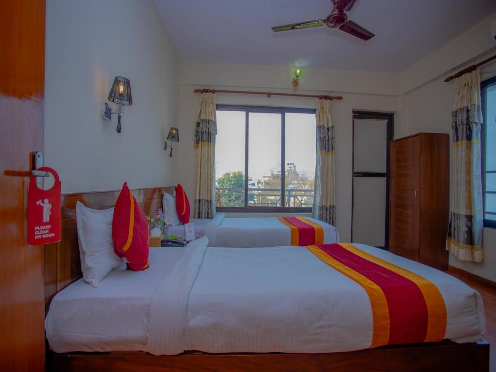 Postel nebo postele na pokoji v ubytování Hotel Garuda Inn