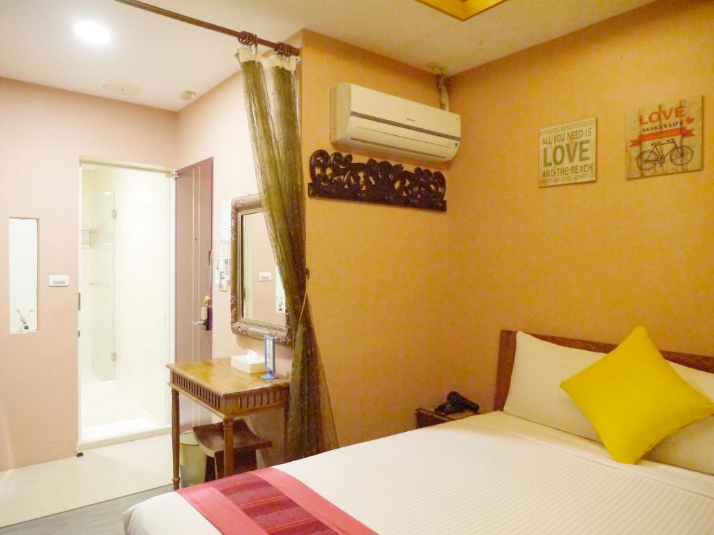 Postel nebo postele na pokoji v ubytování Kenting Sin Sin Hotel