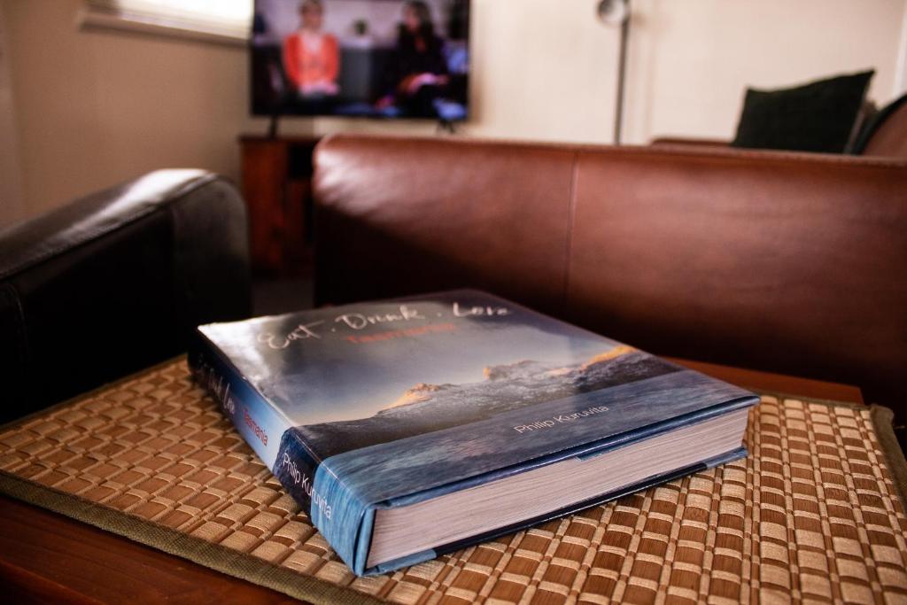TV a/nebo společenská místnost v ubytování Stanley Hotel & Apartments