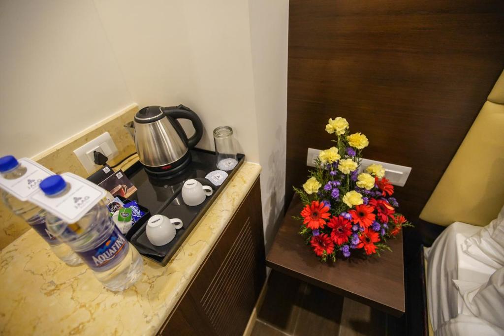 Příslušenství pro přípravu čaje a kávy v ubytování Jaag Hotel