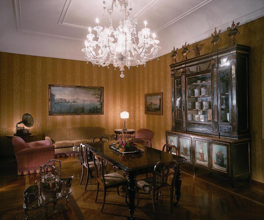 Area soggiorno di Grand Hotel Vesuvio