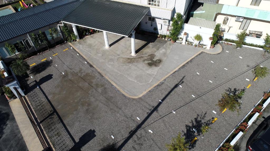 an overhead view of a parking lot with a skate park at Avica Homestay in Wujie