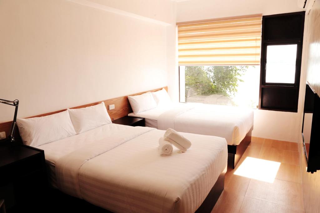 Кровать или кровати в номере Travelbee Seaside Inn