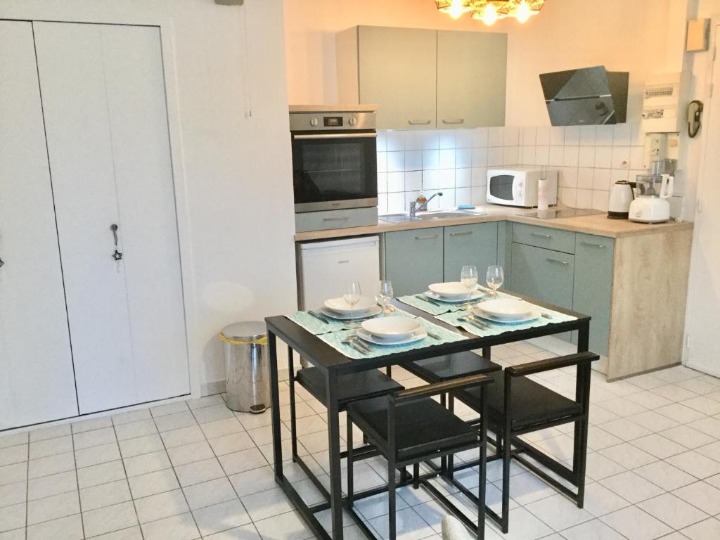 Gîte Club House 2 & 3 Gîte CARQUEFOU Centre - شقة بغرفة نوم واحدة