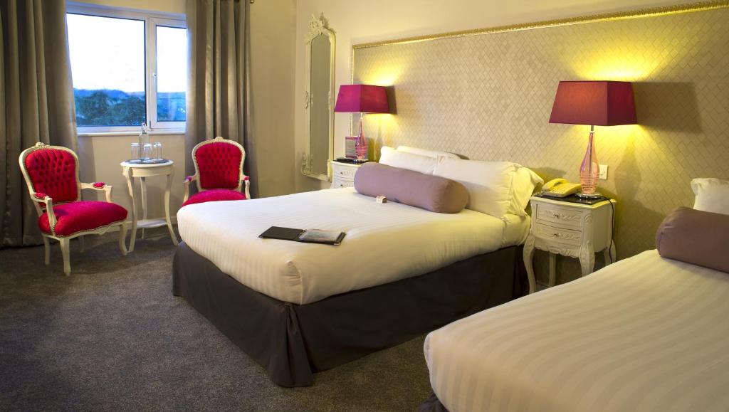 Postel nebo postele na pokoji v ubytování Hotel Kilkenny