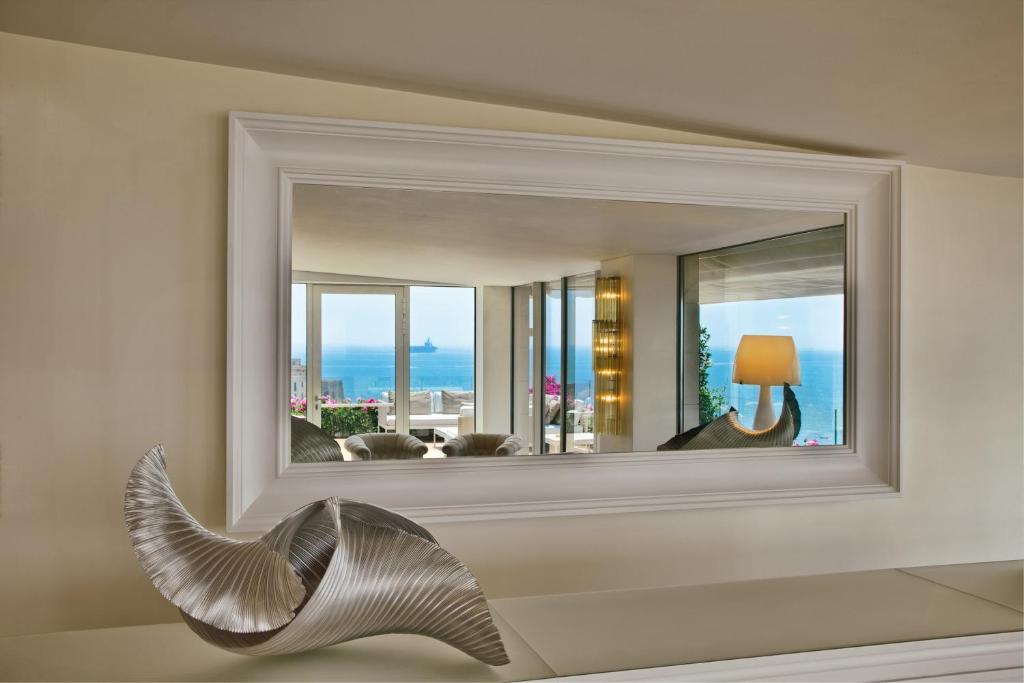 Vista generica sul mare o vista sul mare dall'interno dell'hotel
