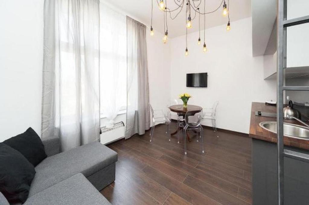 2 Nights Apartments - great location, right next to Main Rail and Bus Station, 10 min to Main Square by foot - Resim 17