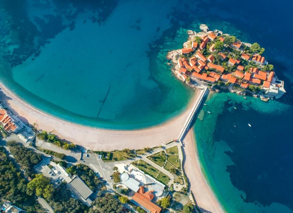 an aerial view of an island in the ocean at Apartmani More in Sveti Stefan