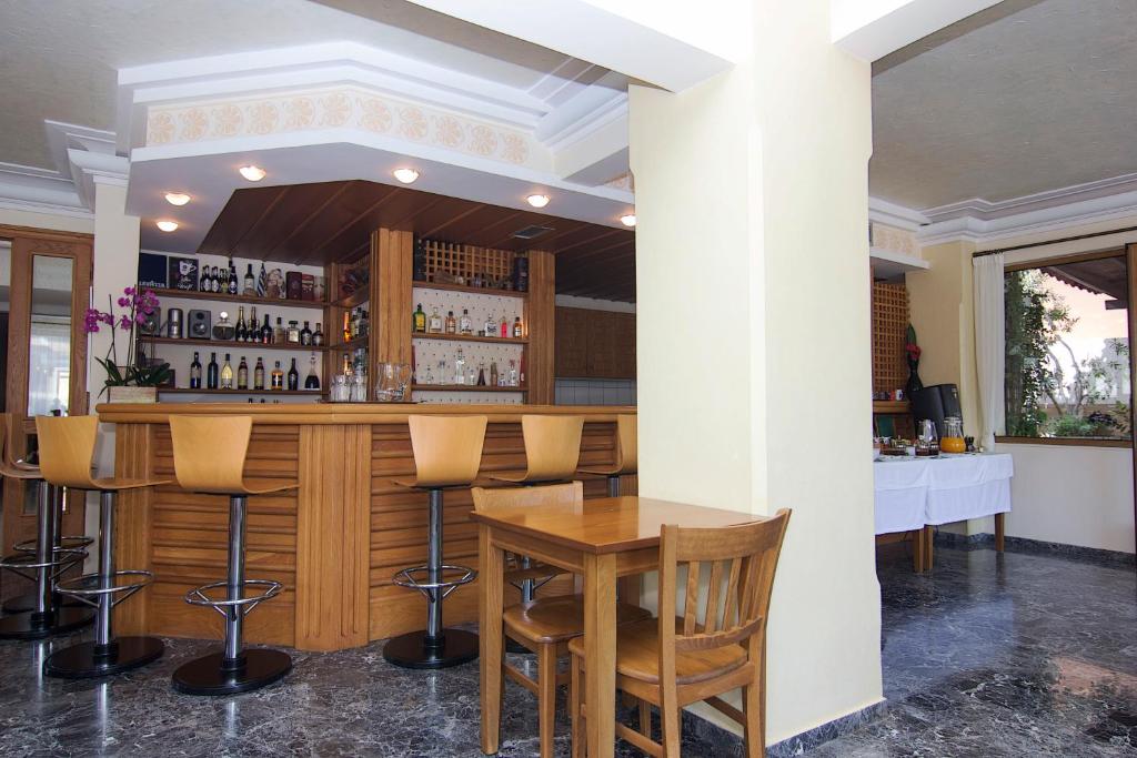 Lounge nebo bar v ubytování HOTEL STOUPA