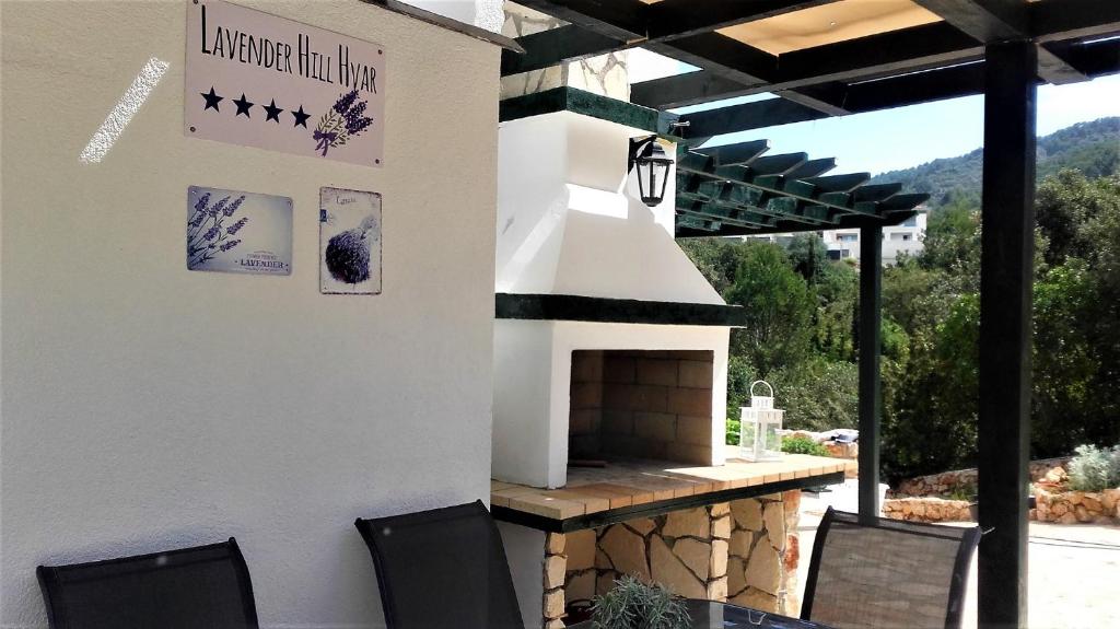 Fotografia z galérie ubytovania Lavender Hill Hvar Villa - pool, jacuzzi,sauna,BBQ v Starom Grade