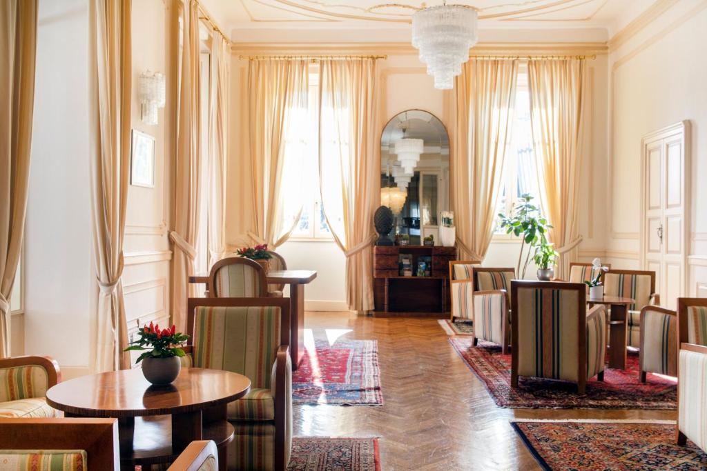 Posezení v ubytování Hotel Ghiffa