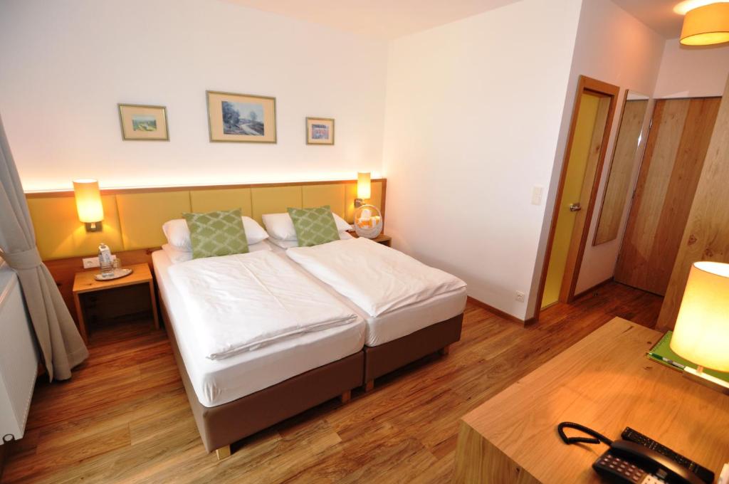 Кровать или кровати в номере Wienerwaldhof Rieger