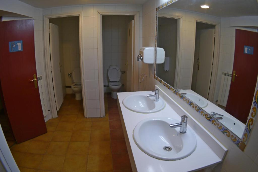 Fotografie z fotogalerie ubytování Albergue Restaurante de Artieda v destinaci Artieda