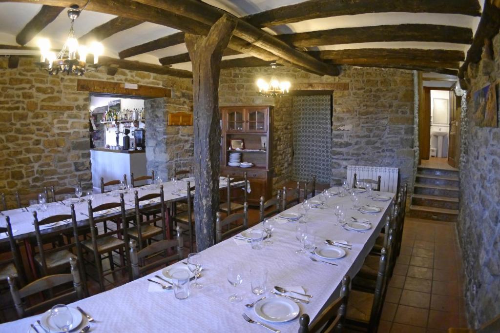 Fotografie z fotogalerie ubytování Albergue Restaurante de Artieda v destinaci Artieda