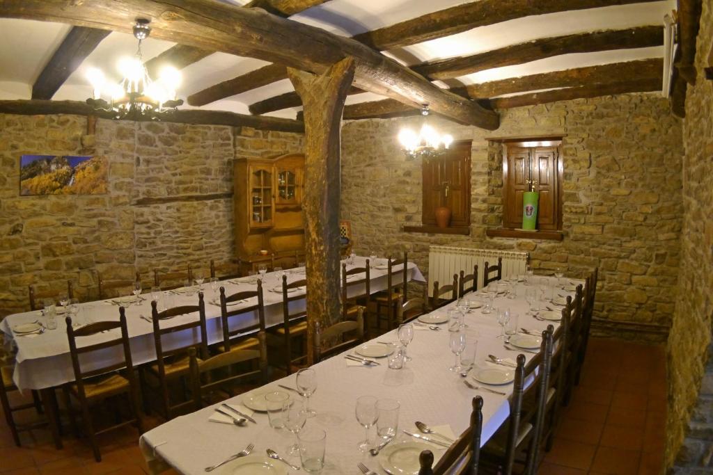 Fotografie z fotogalerie ubytování Albergue Restaurante de Artieda v destinaci Artieda