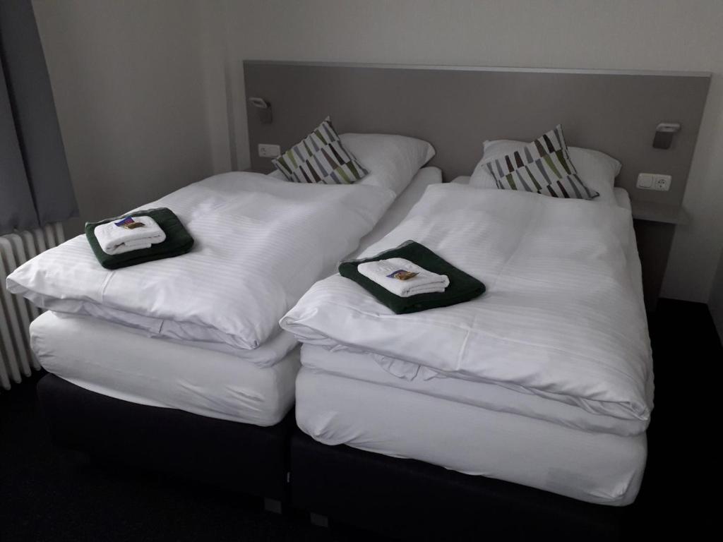 Postel nebo postele na pokoji v ubytování Hotel Silbertanne