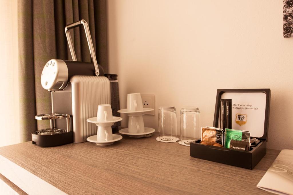 Příslušenství pro přípravu čaje a kávy v ubytování Hotel Daniela