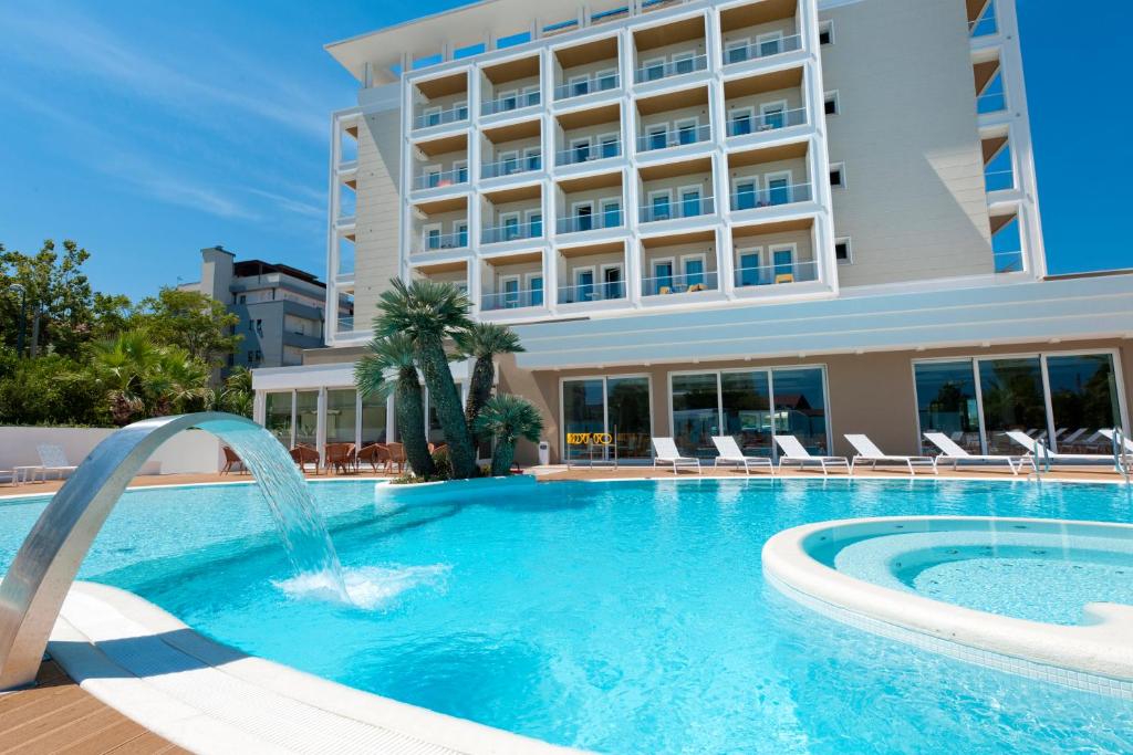 Bazén v ubytování Hotel Ambasciatori nebo v jeho okolí