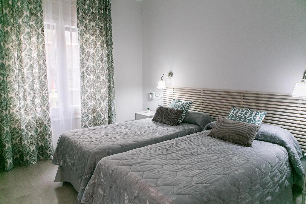 Blanc Guest House - Exterior Twin Room With Shared Bathroom
