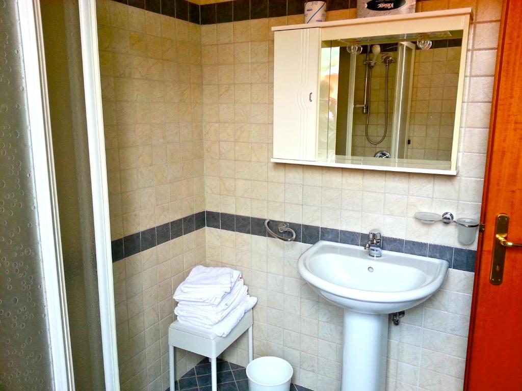 Koupelna v ubytování Albergo Isetta